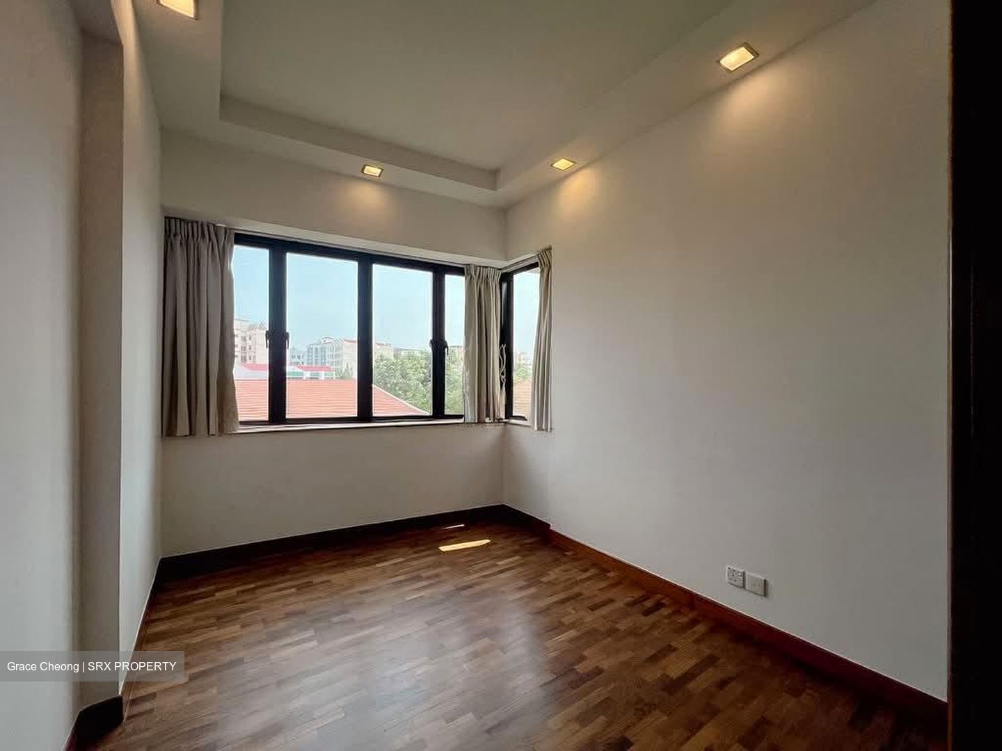 Simsville (D14), Condominium #556761461